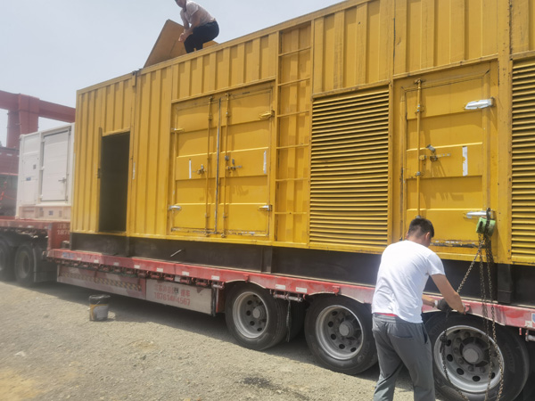 容县除了负载情况和发动机维护，还有哪些因素会影响 200kw 柴油发电机的油耗？