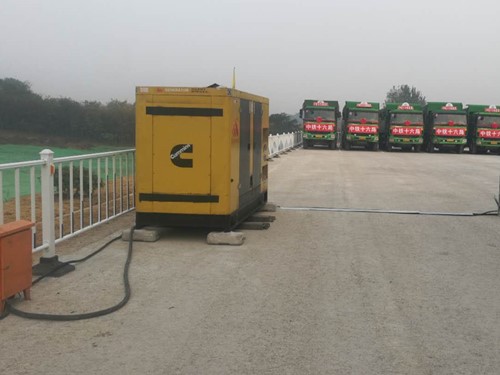 容县电力系统的稳定性和设备兼容性如何影响发电机组的频率规格？