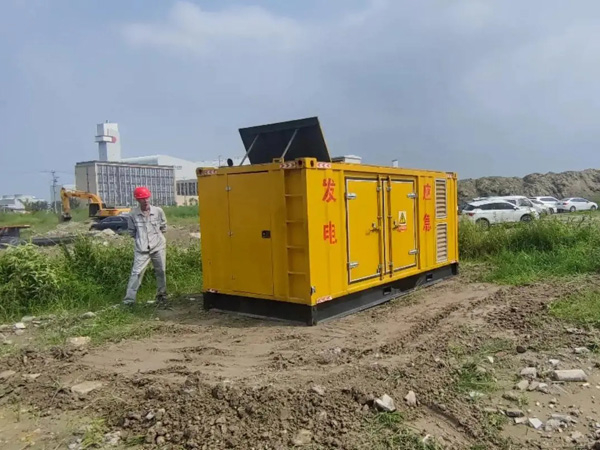 容县200KW柴油发电机机组每小时的油耗量受哪些因素影响？