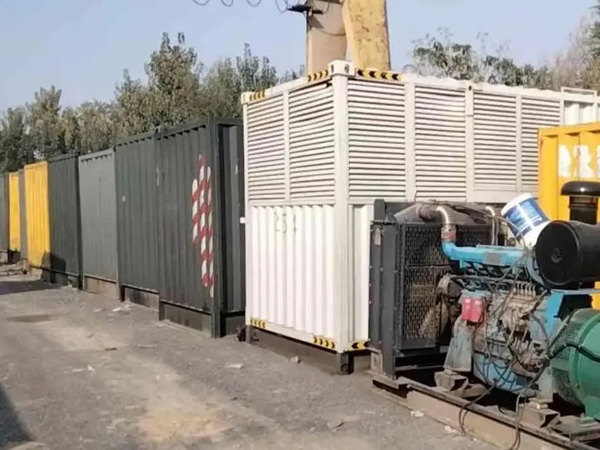 容县200KW柴油发电机机组每小时油耗是多少？